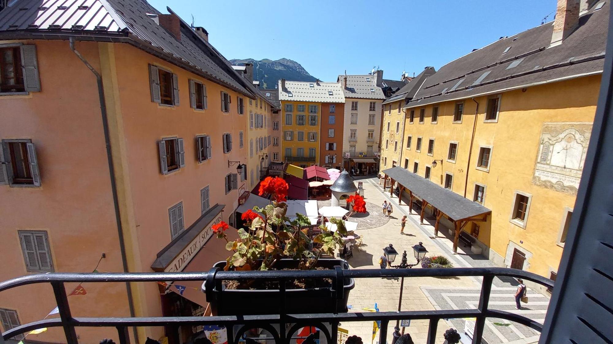 Appartement De Charme Le 1707 Au Coeur De La Cite Vauban 布里昂松 外观 照片